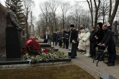 В Петербурге почтили память бывшего председателя ЗакСа Вадима Тюльпанова