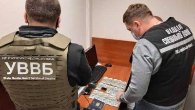 Гражданин Сирии задержан в харьковскому аэропорту за попытку дать пограничнику $1,5 тыс. взятки