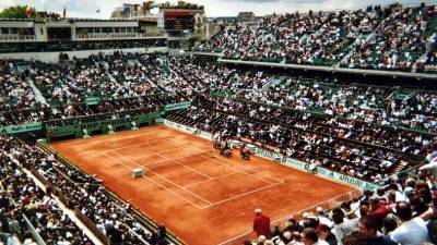 Теннисный турнир "Ролан Гаррос" могут перенести из-за COVID-19