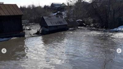 Паводок в Саратовской области: затоплено несколько домов, началась эвакуация людей