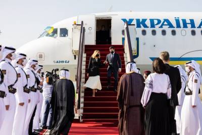 Елена Зеленская появилась в элегантном жакете для визита в Катар: фото образа