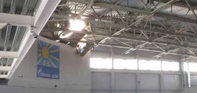 В России крыша арены упала на спортсменов во время турнира: момент попал на видео