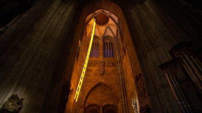 Светящаяся лестница на соборе в Вене