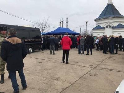 В Новочеркасске сотни людей простились с погибшим протоиреем Андреем Немыкиным