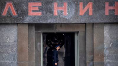 У мавзолея Ленина задержан пикетчик с плакатом "Свободу политзаключённым"