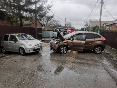 9-летняя девочка пострадала в результате столкновения двух автомобилей в Неклиновском районе