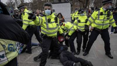 Силовики арестовали больше сотни протестующих против закона о полиции в Лондоне