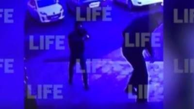 В Москве мужчина выстрелил в охранника, отказавшегося впустить его в ТЦ