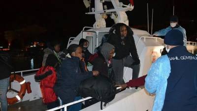 Дети и беременная женщина: у берегов Турции спасли более 100 мигрантов