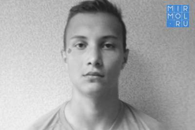 18-летний футболист Никита Сидоров умер во время матча