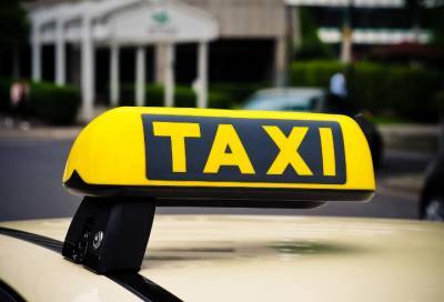 Судимым за тяжкие преступления могут ограничить работу в такси и на транспорте