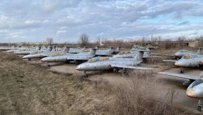 Уникальный кладбище авиации у Запорожья: в сети показали трогательные фото