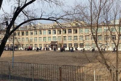 Все школы Хабаровска эвакуировали из-за сообщений о взрывных устройствах