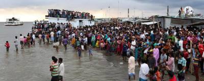 В Бангладеш затонул паром после столкновения с другим судном, 5 человек погибли