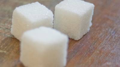 Минсельхоз начал распределять поставки сахара