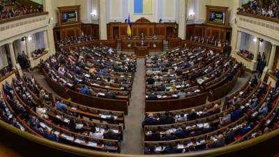 Решение Зеленского ввести санкции против украинцев раскритиковали в Раде
