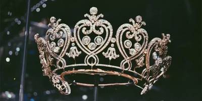Аукцион Sotheby’s даст «примерить» королевскую тиару всем желающим
