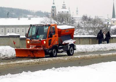 Снегопад серьезно осложнил транспортную ситуацию в Чехии