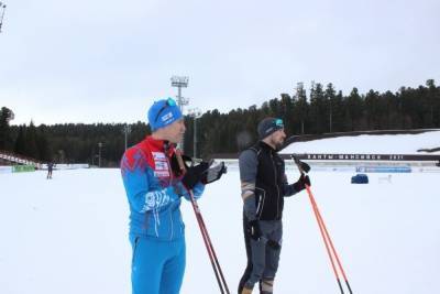 Латыпов и Логинов провели тренировку с юными биатлонистами Югры