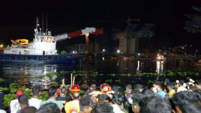 На борту было более 50 человек: в Бангладеше затонул паром – жуткое видео