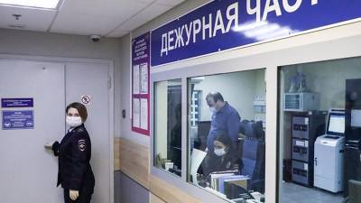 В Красноярске женщина разозлилась на шум и «заминировала» магазин