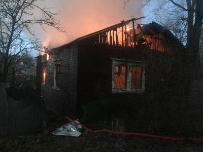 В страшном пожаре в Смоленской области погибли женщина и ребенок