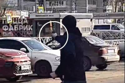В Ярославле молодой человек бегал по Брагино с пистолетом