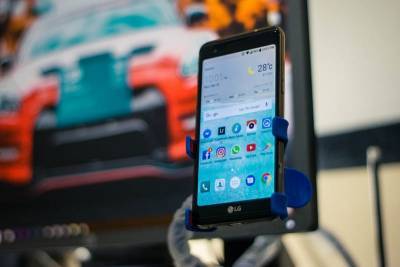 LG прекращает производство смартфонов и мира