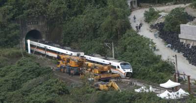 Железнодорожная катастрофа на Тайване: водитель ремонтной машины, из-за которой произошла авария, выразил искреннее раскаяние