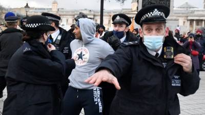 Британская полиция арестовала более 100 участников акций протеста
