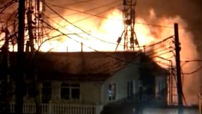 Ночью в Сочи тушили крупный пожар на площади 300 кв. метров