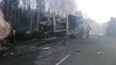 Два человека погибли в результате столкновения большегрузов на трассе "Байкал"