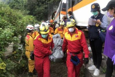 Названо точное число жертв железнодорожной аварии на Тайване
