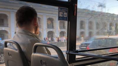 Иномарка влетела в троллейбус на Невском проспекте в Петербурге