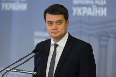 Разумков выступает за то, чтобы в Украине не вводили комендантский час