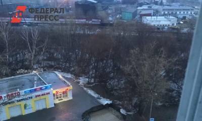 В Челябинске перекрыли дорогу из-за огромного провала асфальта