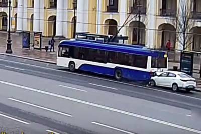 Появились новые подробности ДТП с троллейбусом на Невском проспекте
