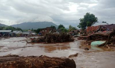 Наводнение и оползни в Индонезии: растет число погибших и пропавших без вести
