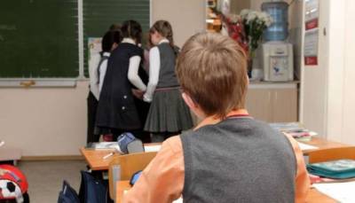 В Запорожье за издевательство над учеником уволили руководство школы
