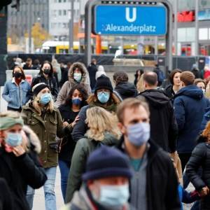 Жители Германии, привитые от коронавируса, получат привилегии