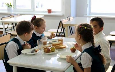 Чем кормить детей – питание школьников должна быть грамотным и сбалансированным – Учительская газета