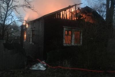 По факту гибели ребенка в пожаре в Смоленской области СК ведет расследование