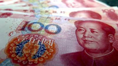 Падение курса юаня привело к потерям средств ФНБ