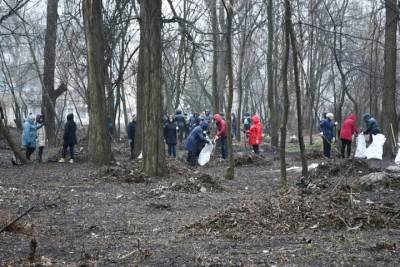 Жители Макеевки очистили городской ставок