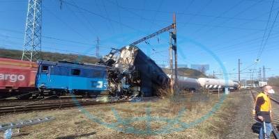 В Чехии столкнулись два поезда - один машинист погиб, еще один получил травмы - ТЕЛЕГРАФ