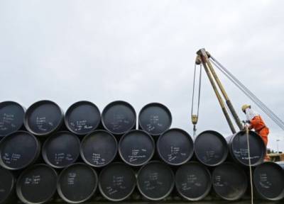 Рост добычи в Иране и поставки в Китай «придавили» нефть