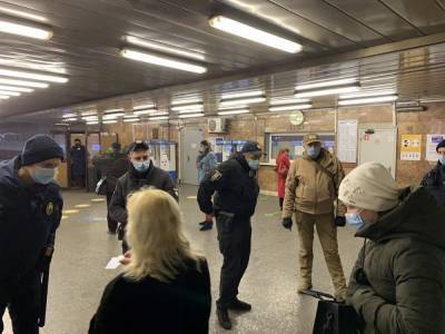 Подделки, правоохранители и пустой общественный транспорт: как работают спецпропуски в Киеве