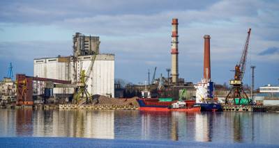 Экс-министр сообщения: латвийские порты лучше ликвидировать, а поезда распилить