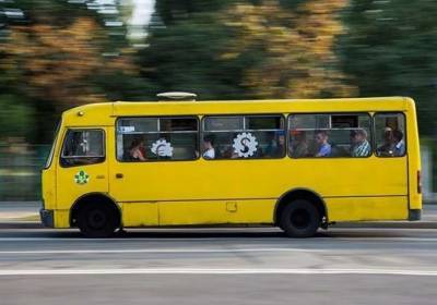 В Киеве водители маршруток массово отказываются выходить на рейсы