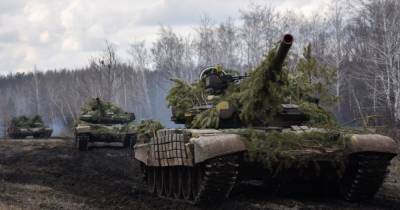 На Луганщине в районе зоны ООС прошли учения танковых резервов (видео)